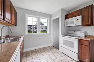 8911 Shawnee Ln, Overland, MO 63114 - Photo 11