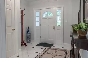 8 Granada Way, Ladue, MO 63124 - Photo 3