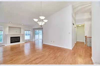 215 Cordovan Commons Parkway, Chesterfield, MO 63017 - Photo 9
