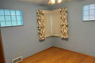 5444 Sunshine Dr, Saint Louis, MO 63109 - Photo 3