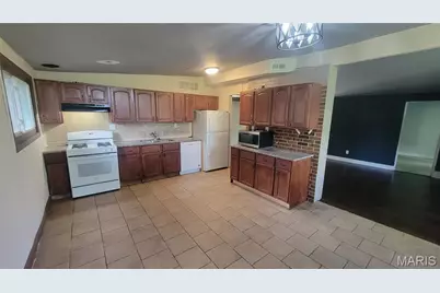 340 Holiday Hill Drive, Florissant, MO 63033 - Photo 3