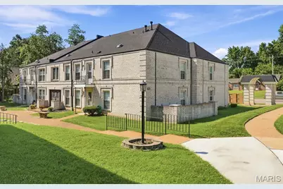 4392 Chateau De Ville Drive #H, Unincorporated, MO 63129 - Photo 1