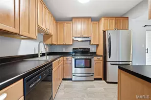 8907 Wrenwood Ln, Brentwood, MO 63144 - Photo 13
