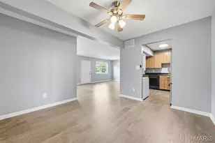 8907 Wrenwood Ln, Brentwood, MO 63144 - Photo 9