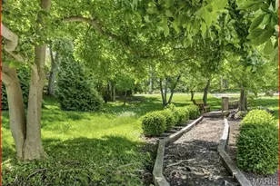 8907 Wrenwood Ln, Brentwood, MO 63144 - Photo 31