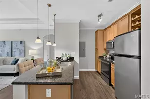 2756 Mcknight Crossing Ct, Saint Louis, MO 63124 - Photo 5