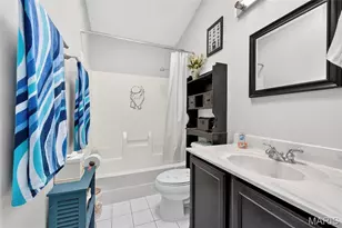 17 Kingspointe Ct, Saint Peters, MO 63376 - Photo 9