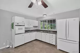 3041 Wintergreen Dr, Florissant, MO 63033 - Photo 7