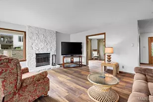 7040 Christopher Dr, Saint Louis, MO 63129 - Photo 15