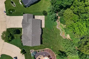 945 Huntington Chase Dr, Fenton, MO 63026 - Photo 35