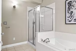 945 Huntington Chase Dr, Fenton, MO 63026 - Photo 17