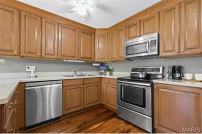 724 Sandy  Summit Dr, Ballwin, MO 63021 - Photo 9