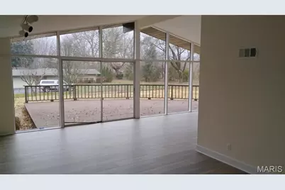 10621 Country View Drive, Creve Coeur, MO 63141 - Photo 5