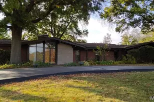 10621 Country View Dr, Creve Coeur, MO 63141 - Photo 1
