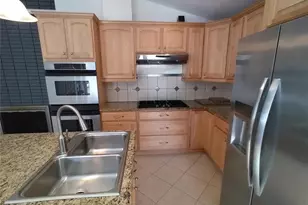 10621 Country View Dr, Creve Coeur, MO 63141 - Photo 7