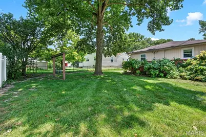 1011 Hawthorn Avenue, Saint Charles, MO 63301 - Photo 9