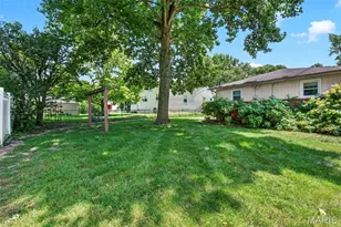 1011 Hawthorn Ave, Saint Charles, MO 63301 - Photo 9