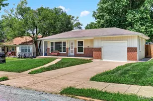 1011 Hawthorn Ave, Saint Charles, MO 63301 - Photo 1