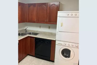 1690 E Swan Circle, Saint Louis, MO 63144 - Photo 5