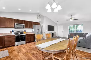 155 Williamsburg Ln, Troy, MO 63379 - Photo 7