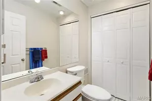 1927 Bennington Common Dr, Saint Louis, MO 63146 - Photo 21