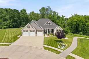 312 Deep Ravine Ct, Saint Charles, MO 63301 - Photo 3
