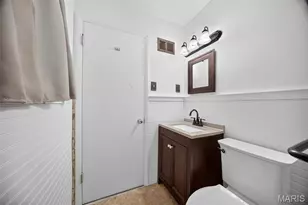 10813 Waycroff Dr, Saint Louis, MO 63114 - Photo 19