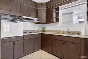 10813 Waycroff Dr, Saint Louis, MO 63114 - Photo 9