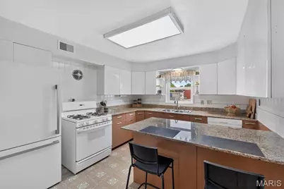 3152 Watson Road, Saint Louis, MO 63139 - Photo 5