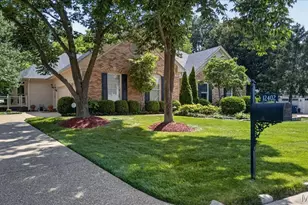 12402 Stratford Ridge Ct, Creve Coeur, MO 63141 - Photo 3