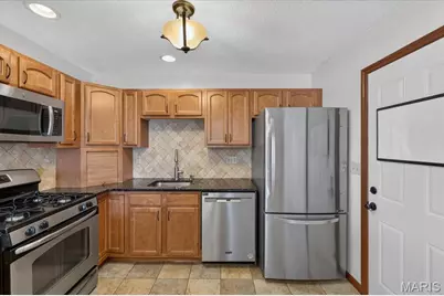 12127 Josephine Marie Drive, Maryland Heights, MO 63043 - Photo 17