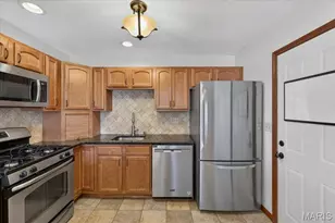 12127 Josephine Marie Dr, Maryland Heights, MO 63043 - Photo 17