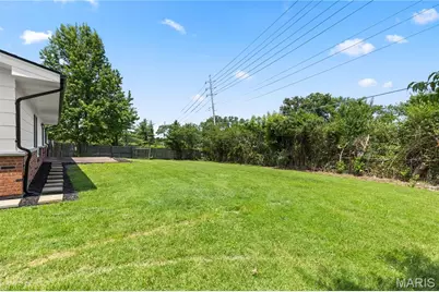 2390 Grassland Dr, Florissant, MO 63033 - Photo 25
