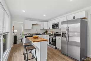 2390 Grassland Dr, Florissant, MO 63033 - Photo 9