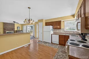 2739 Cripple Creek Dr, Oakville, MO 63129 - Photo 11