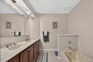 2739 Cripple Creek Dr, Oakville, MO 63129 - Photo 17