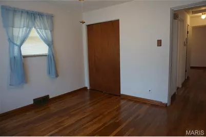 125 W Felton Avenue, Saint Louis, MO 63125 - Photo 5