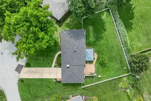 11134 Saucier Dr, Creve Coeur, MO 63141 - Photo 35