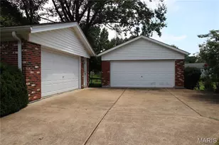 12954 Baalbek Dr, Sunset Hills, MO 63127 - Photo 11