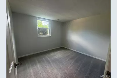 2290 Montagne Drive, Florissant, MO 63033 - Photo 9