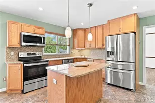 3927 Summerfield Pkwy, Saint Charles, MO 63304 - Photo 5
