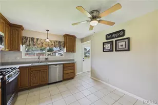 2395 Wedgwood Dr, Florissant, MO 63033 - Photo 5