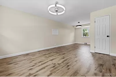 9353 Laramie Drive, Bellefontaine Neighbors, MO 63137 - Photo 3