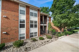 1934 Greenpoint Dr, Kirkwood, MO 63122 - Photo 1