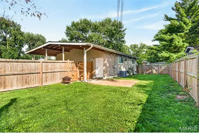 200 Falcon Drive, Florissant, MO 63031 - Photo 9