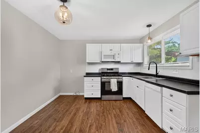 200 Falcon Drive, Florissant, MO 63031 - Photo 13