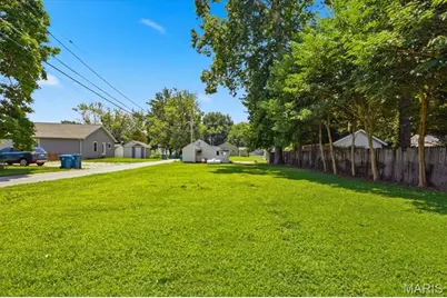 527 Emmons Avenue, Saint Charles, MO 63301 - Photo 7