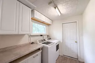 925 Woodcrest Ln, Hazelwood, MO 63042 - Photo 13