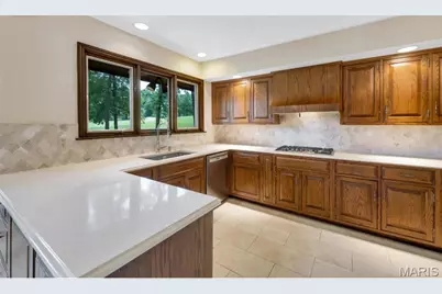 56 Meadowbrook Country Club Estate, Ballwin, MO 63011 - Photo 9