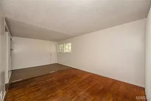 143 Roderick Dr, Saint Louis, MO 63137 - Photo 3